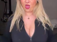 Ik ben hier om te geven wat je nodig hebt - met een lichaam dat smeekt om aangeraakt worden en een verbeelding die geen grenzen kent. Kom spelen en ontdek hoe ver we kunnen gaan...