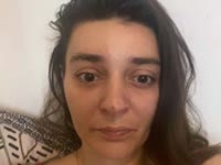 Hey coucou toi, moi c’est Loly, 30 ans et maman de 4 enfants! Par ou commencer... Je suis une modèle webcam charismatique, sensuelle et naturelle. J’adore créer un espace de confiance où l’on peut s’amuser, se découvrir et s’exprimer librement. Ceux qui me connaissent disent que je suis drôle, coquine, attentionnée et très curieuse ^^. Je fais en sorte que mes visiteurs se sentent à l’aise, désirés et importants. Ici, il ne s’agit pas seulement de regarder : je t’invite à vivre une vraie expérience de connexion, d’intimité et de plaisir partagé. J’aime discuter, jouer, explorer les fantasmes et te faire vivre un moment inoubliable