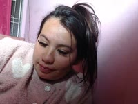 Soy una chica joven agradable y sumisa, me gusta obedecer órdenes y verte super excitado por mi, me gusta jugar con mis pies, con mis agujeritos, también soy muy flexible así que haré show de yoga también.