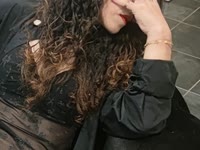 Bonsoir, je suis là pour vos fantasmes les plus fous, tout en sensualité et douceur
