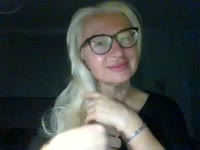 I’m a girl who balances calmness with a touch of playfulness. I enjoy feeling the rhythm of life, catching small moments and turning them into an atmosphere you want to stay in. I appreciate honesty, sincerity, and easy communication—it