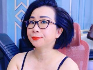camgirl masturbating with vibrator LucianaMecacci