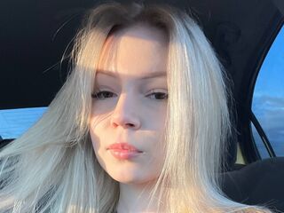 live webcam performer AdellWaskey