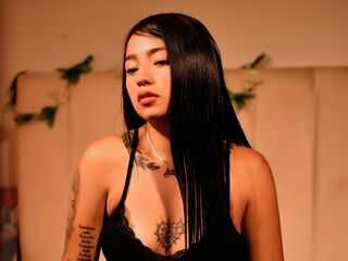 cam girl playing with dildo AilynSofia