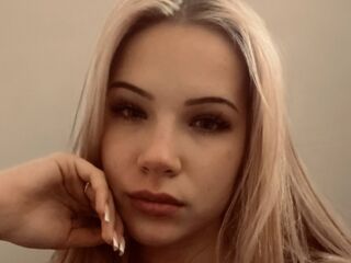 camgirl masturbating with vibrator AletaKunde