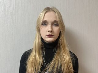 topless webcam girl AmyQuin