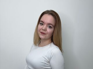 camslut topless AnnisAnness