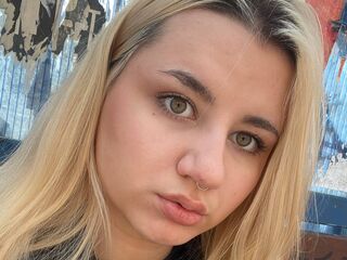 naked girl with webcam masturbating with dildo BarbaraWellsmith