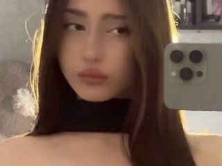 camslut masturbating BellaJersiquins