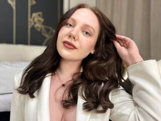 strip tease show BellaSwiger