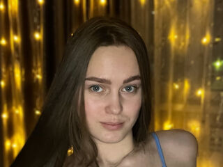 beautiful camgirl BernardineCaiafa