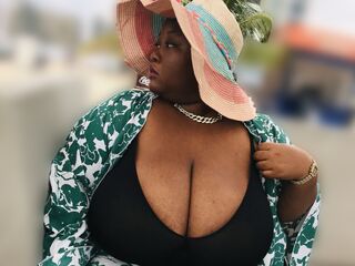 camslut showing tits BriannaBabs