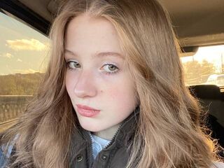 camgirl showing pussy DaniellaSunshine