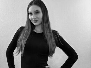 topless webcam girl DaynaNicholls