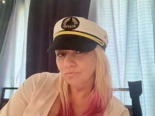 nude webcamgirl picture DjLilPuffster