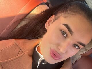 camwhore fingering shaved pussy EmelyMastorovo