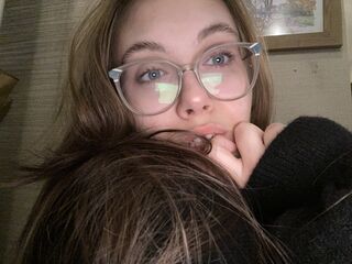 naked camgirl fingering pussy EmilyLoven