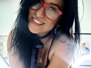 camslut topless EmliySuaz