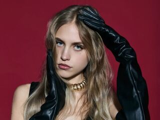 cam strip tease EveTottingham