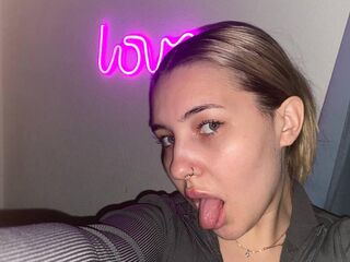 girl topless EvelInDreamer