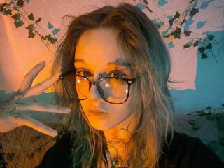 nude webcamgirl FloraMuse