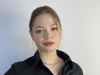 nude webcamgirl JanuaryBuswell