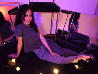 free webcam chatroom KyaraLux