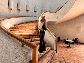 camslut fingering pussy LauraSnok