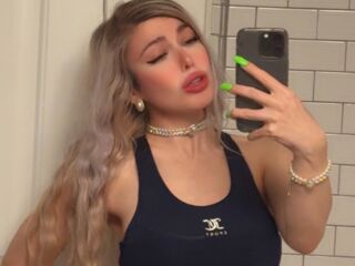 bedroom live cam LauraTate