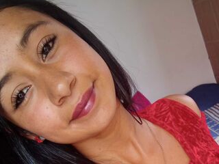 naughty camgirl fingering shaved pussy LausLopez