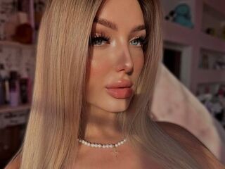 camslut topless LisaLewisa