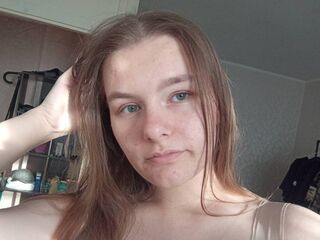 sexy webcamgirl LucilleDeinert