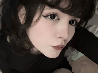 camgirl masturbating with vibrator LunaAchlis