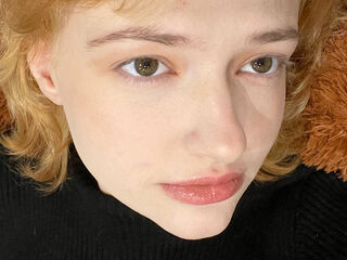 live striptease LunaBeans