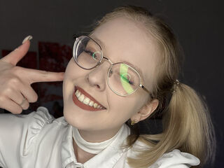 fingering girl cam LynnaCarrington