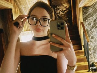 topless camgirl MiaForester