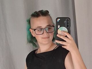 fingering cam girl MysticMissFox