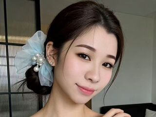 camslut fingering shaved pussy QinWeiwei