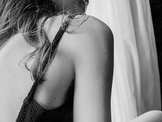 live strip tease show RemaRoy