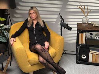 camgirl masturbating with sex toy SamanNova