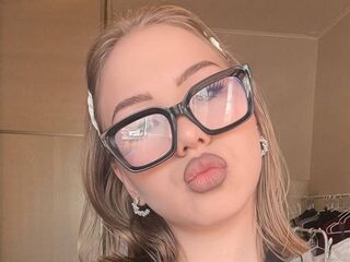 naked webcamgirl SaraBaier