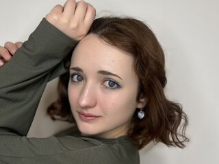 live webcam performer SaundraTowler