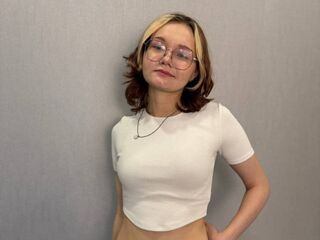 camwhore spreading pussy ShemikaDestro