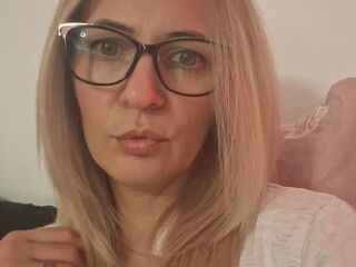 naked cam girl fingering pussy StefyAnia