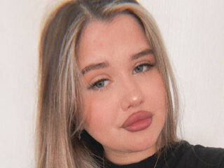 camslut showing tits TeishaFarwell