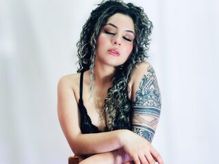 naked camgirl masturbating with vibrator TinyMeyer
