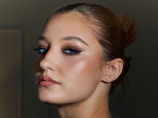 naked camgirl photo VerniaGrenon