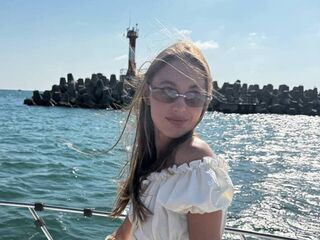 naked cam girl photo YaekoBrowers