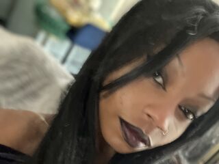 naked camgirl fingering pussy YemanjaO